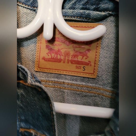 Small Levi's Jean jacket - Picture 2 of 3